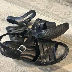 Born Black Leather Criss Cross
Woven Sandals Size 9 Y2K
Chunky Heel Strappy